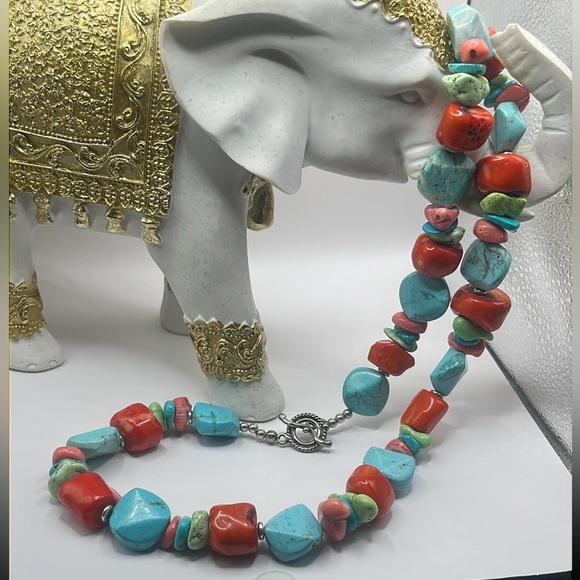 Artisan Howlite Turquoise and Red Beaded Necklace 24” - Picture 4 of 5